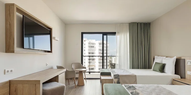  4* hotel Best Triton není jen ubytováním, je to vaše luxusní observatoř na břehu Středozemního moře.