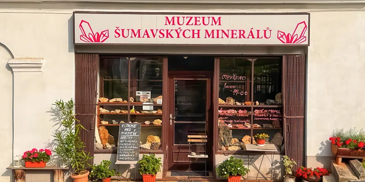 Dozvíte se, jak se zlato hledalo v minulosti, a sami si vyzkoušíte práci se zlatokopeckou pánví přímo ve vodě.
