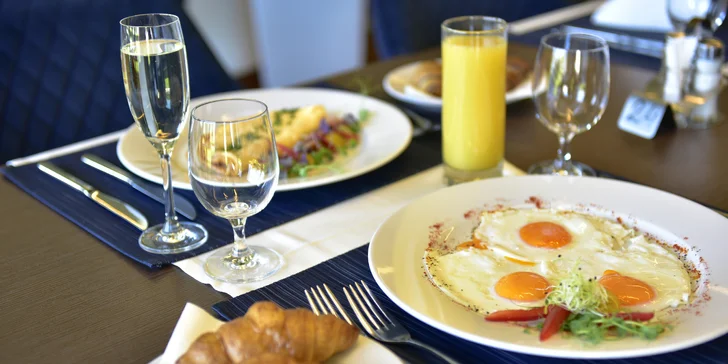 V reštaurácii BlueDot Bistro si vychutnáte polpenziu formou švédskych stolov.
