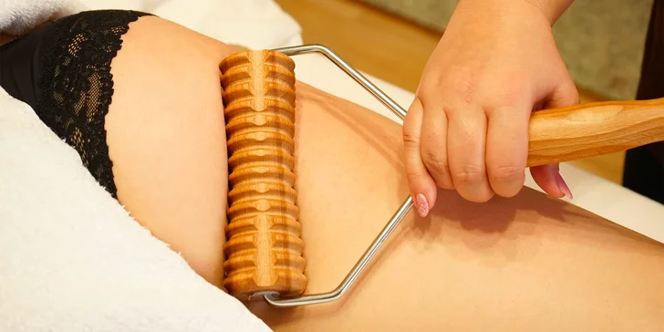 Při této technice se používají dřevěné anatomicky tvarované nástroje.