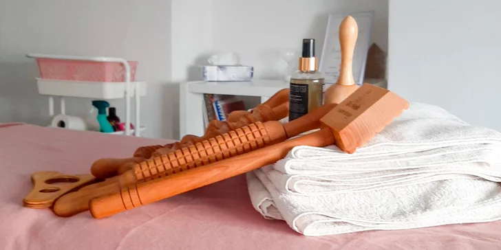 Atmosféru dotváří jemná relaxační hudba. 