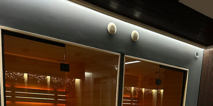Ve wellness je bazén, finská sauna a solná místnost. 