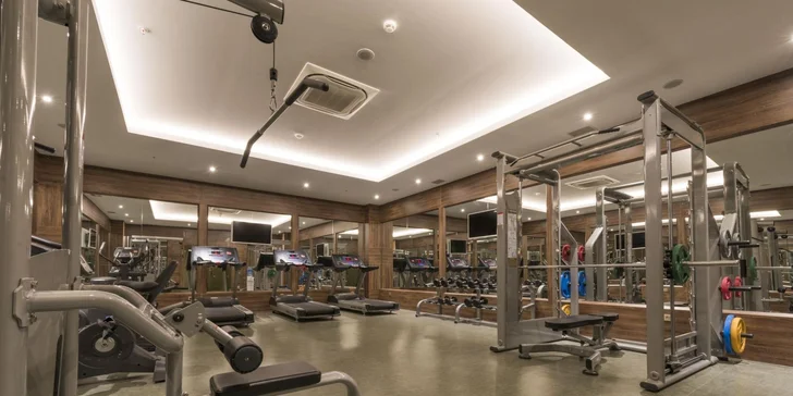 Pokud jste spíše aktivními dovolenkáři, zajděte do fitka nebo na lekci aqua fitness či pilates. 