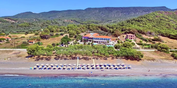 Hotel se nachází 20 m od pláže. 