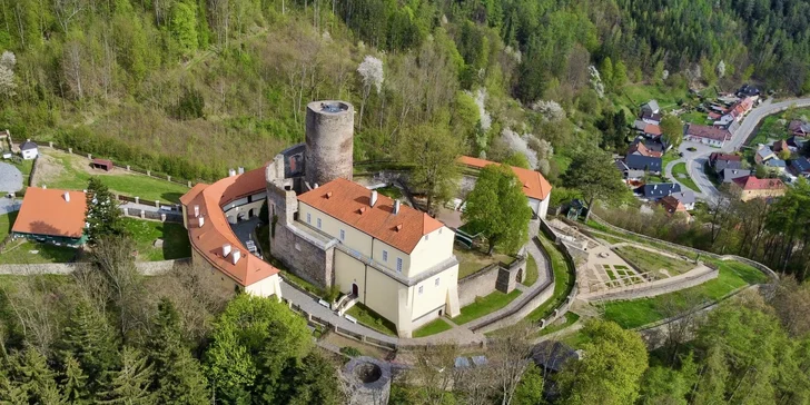 V prostorech hradu najdete také stylovou hradní restauraci, kam můžete zavítat třeba na oběd. 