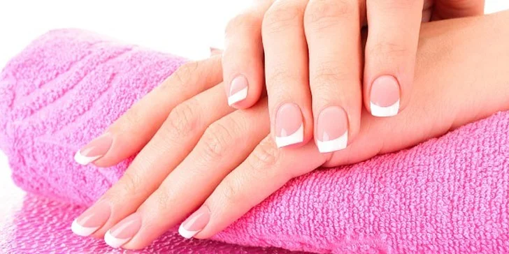 Japonská manikúra P-shine je zaměřená na speciální péči o přírodní nehty