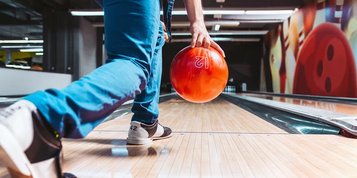1 hodina bowlingu až pro 8 hráčů vč. zapůjčení bot: dopoledne či odpoledne