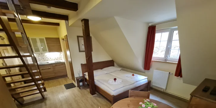 Podle výběru se ubytujete ve studiu nebo apartmánu.