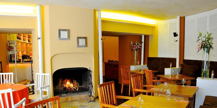 Restaurace se zaměřuje na francouzskou kuchyni, na útratu máte 10% slevu (nevztahuje se na nápoje). 
