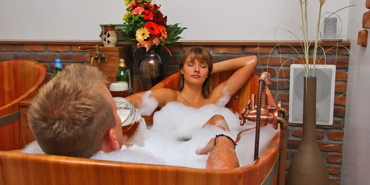 Pivní lázeň je především skvělou relaxací po náročném dni, ale také léčebnou kúrou.