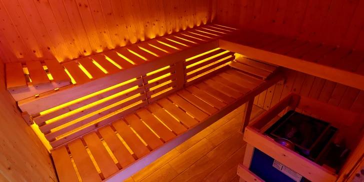 V penzionu je i wellness (v jedné variantě už je relax v ceně) – najdete tu vířivku a saunu. 