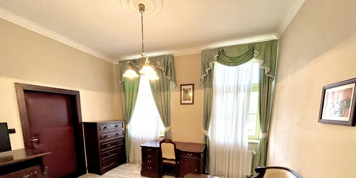 Rodinné apartmá má oddělenou obývací část.