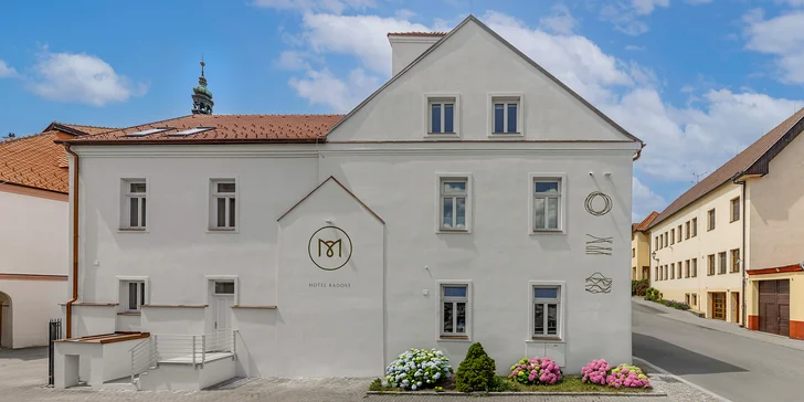 Pobyt v Mikulově se snídaní nebo jednou večeří i voucher na degustaci vín a lahev vína
