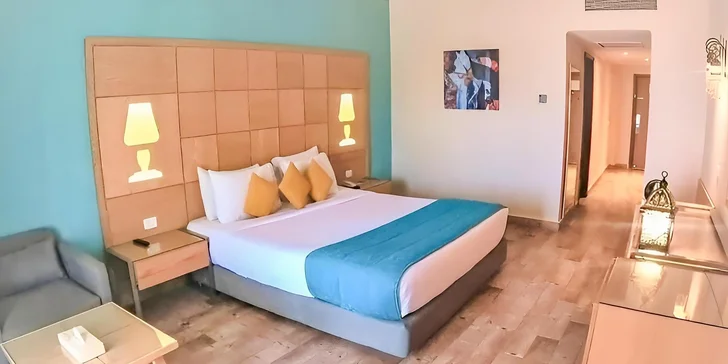 Všechny pokoje jsou klimatizované a patří k nim balkon nebo terasa. 