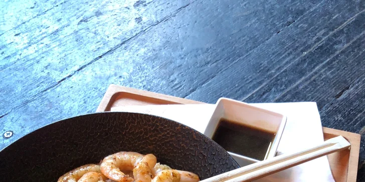 V nabídce je shrimp bowl s restovanými krevetami.