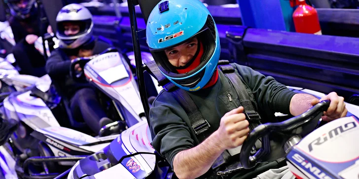 Motokára je zaparkovaná v aréně Caravan Metropol Karting na Zličíně, kam můžete zajít i bez předchozí rezervace a užít si prima odpoledne s rodinou nebo přáteli.
