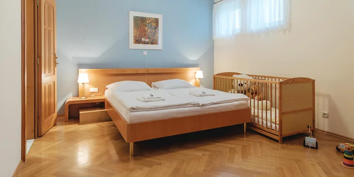 Připraven pro vás bude apartmán, kde se můžete zabydlet ve dvou, ale pohodlně se tam vejdou až 4 osoby.