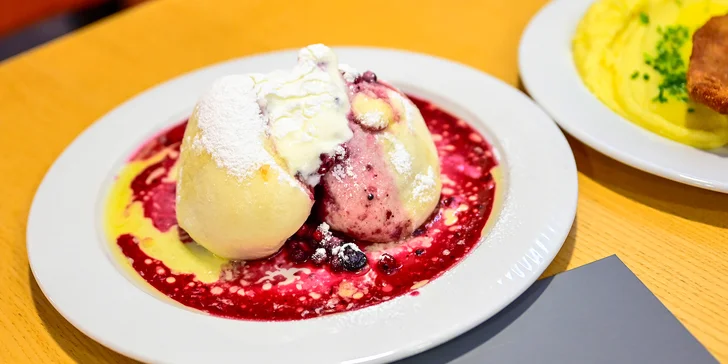 V ceně máte snídaně, ale určitě se v restauraci stavte i na oběd nebo večeři. 