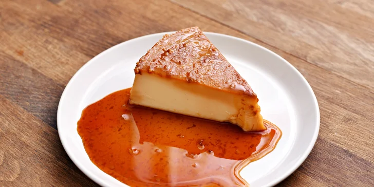 Vaše chuťové pohárky si dle varianty smlsnou na karamelovém dortu nebo citronovém koláči. 
