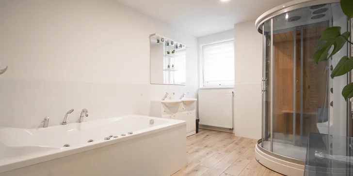 V koupelně nechybí sprchový kout, vířivka ani sauna (apartmán Sunset).