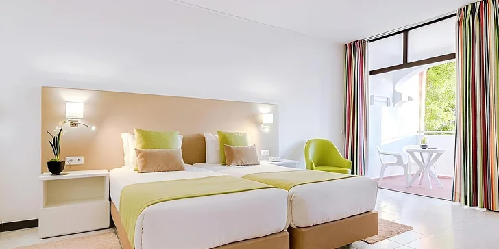 Ubytujete se ve 3* hotelu asi 2 km od historického centra Albufeiry. 