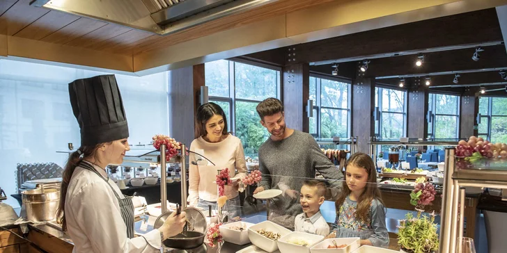 Súčasťou raňajok aj večerí je live cooking.