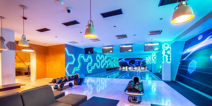 Zahrát si můžete i bowling...