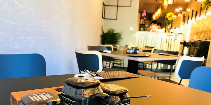 Některé varianty vám zajistí i sklenku vína a exkluzivní set i dvě japonské polévky miso shiro. 