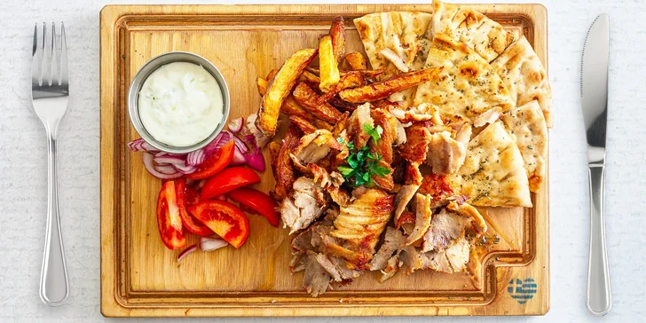 Vyzvedněte si řecké menu pro dva: vepřový gyros, pita, hranolky a dezerty k tomu