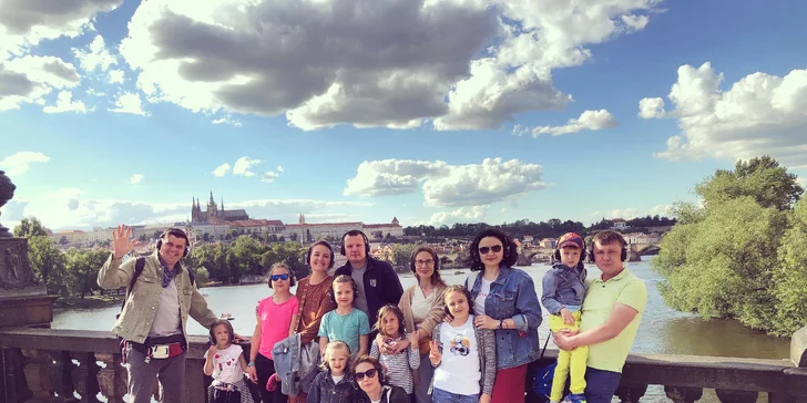Hlasy profesionálních herců, hudba a zvukové efekty před vámi rozehrají poutavý příběh, ve kterém Praha ožije.