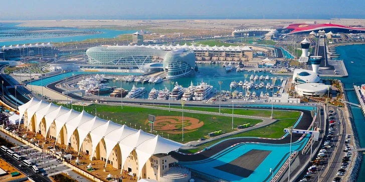 Okruh Yas Marina se nachází na ostrově Yas nedaleko města Abú Dhabí (asi 30 minut). 