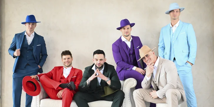 Šest charismatických tanečníků předvádí různé proměny, využívají každý kostým, výraz i choreografii k vyvolání nových emocí.