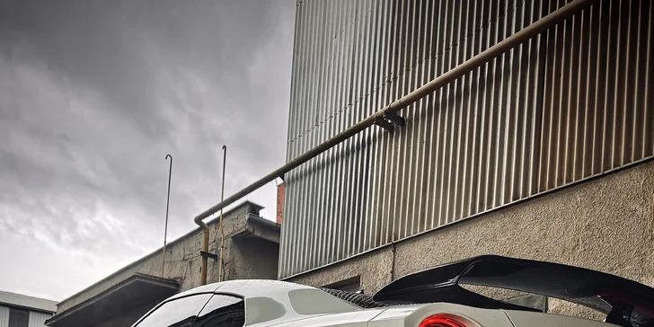 Auto se pyšní výkonem 570 koní, maximální rychlostí až 315 km/h a zrychlením z 0 na 100 km/h za pouhé 2,8 sekundy.