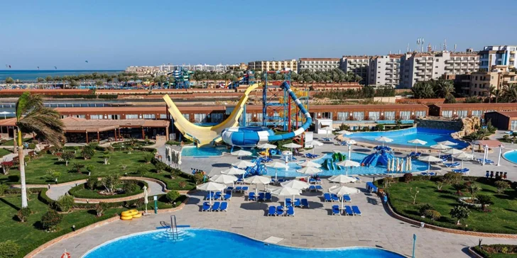 Malé i velké plavce potěší aquapark s vodními atrakcemi.