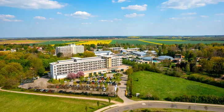  Moderní termální areál Bükfürdő Thermal & Spa nabízí rozsáhlé bazény, různé procedury a přímý vstup do lázní rovnou z hotelu.