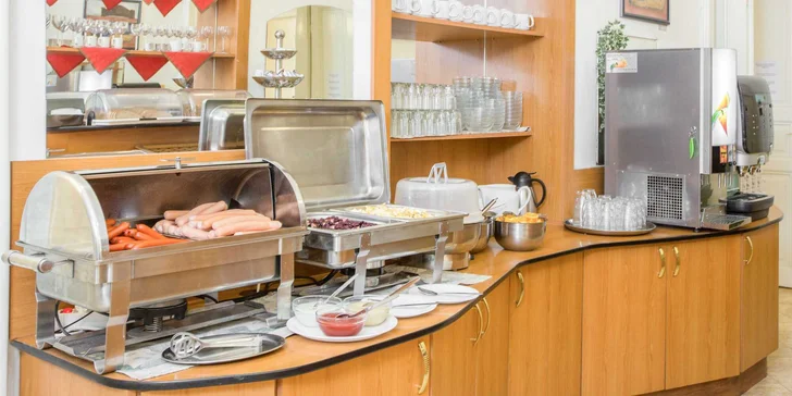 V ceně pobytu máte zajištěné také snídaně, které se podávají formou bohatého bufetu v hotelové restauraci.
