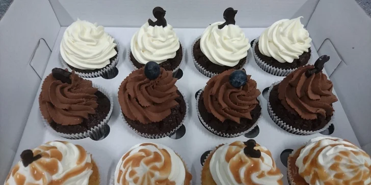 Cupcaky vám dodají v krabici, která zajistí, že budou krásné i po dopravení k vám domů.
