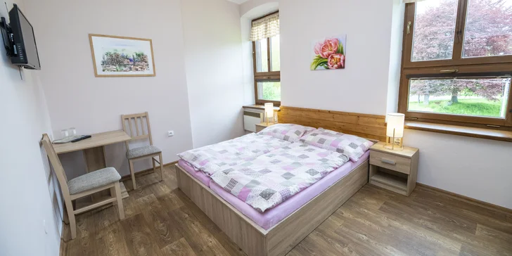 Připravený pro vás bude útulný pokoj s vlastním sociálním zařízením a sprchou.