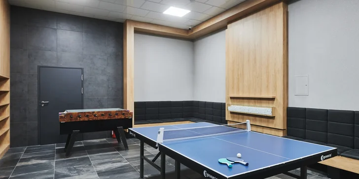 Zabavit se můžete i u ping pongu či stolního fotbálku. 