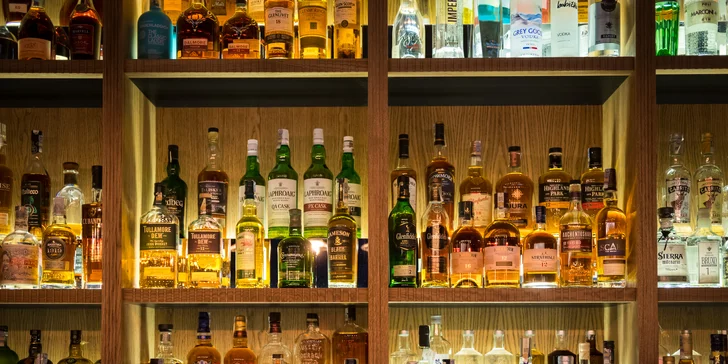 V klubu se podává prémiový alkohol, máte se na co těšit. 