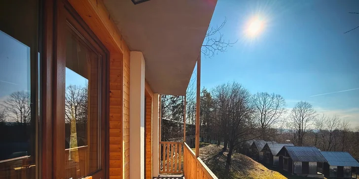 Ubytujete se v tiny house, který najdete v Moravském Berouně. 