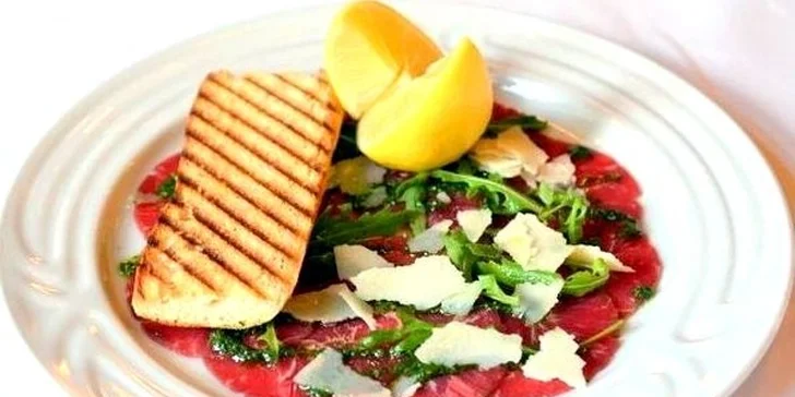 Ochutnáte třeba carpaccio z hovězí svíčkové...