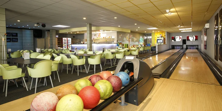 Na bowlingové dráze se budete střídat až v 8 lidech. 