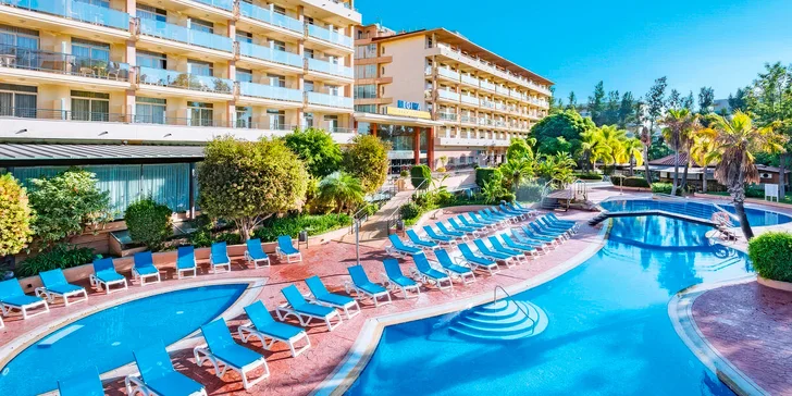 Poleťte na pobřeží Costa Dorada: 4* hotel Regina Gran se stravou, bazény, animační program