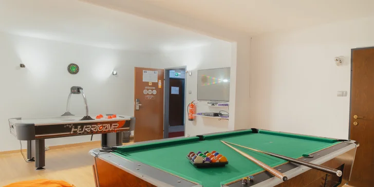 Starší děti a teenagery zabaví stolní fotbal, biliard, vzdušný hokej, šipky či Xbox Kinect (za poplatek).