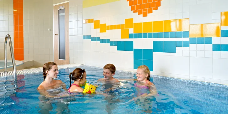 Po celou dobu máte neomezený vstup do wellness centra s bazénem, vířivkou i saunou.