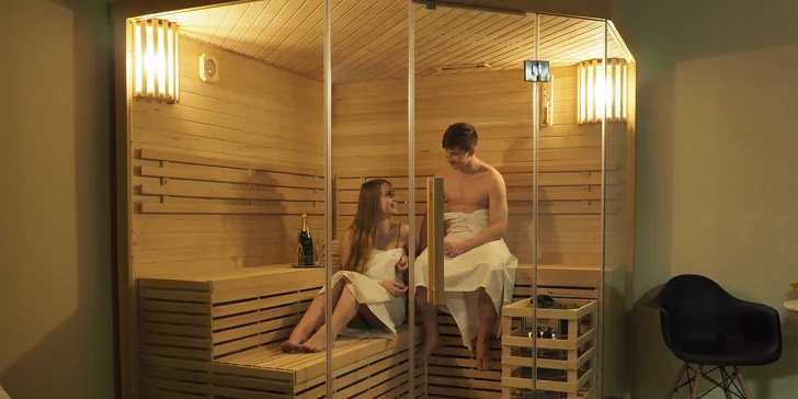 Dvě hodiny v soukromém wellness s lahví sektu a občerstvením pro 2
