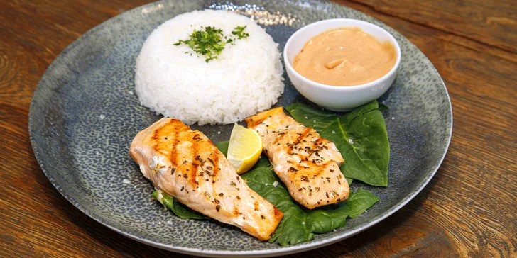 Losos na grilu ve skvěle hodnocené restauraci