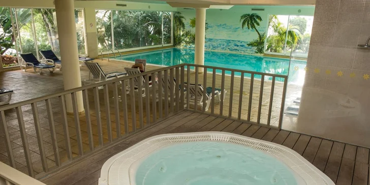Wellness s vnitřním bazénem a vířivkou (jacuzzi) máte v ceně zájezdu.