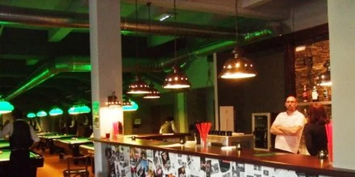 K dispozici je 15 kulečníkových stolů, ale třeba i stolní tenis nebo laserová střelnice.
